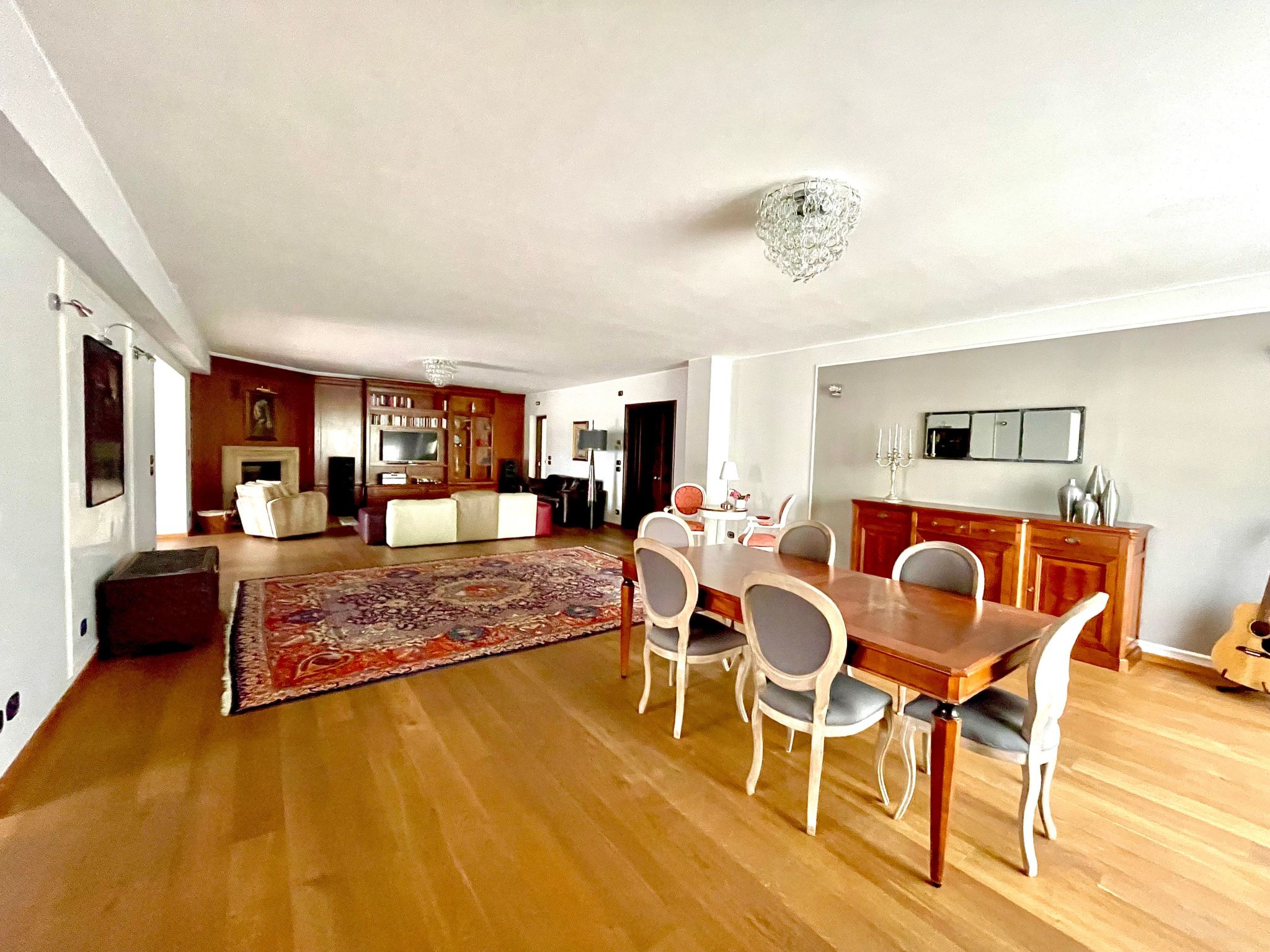 GROSSE LUXUSWOHNUNG-Inside