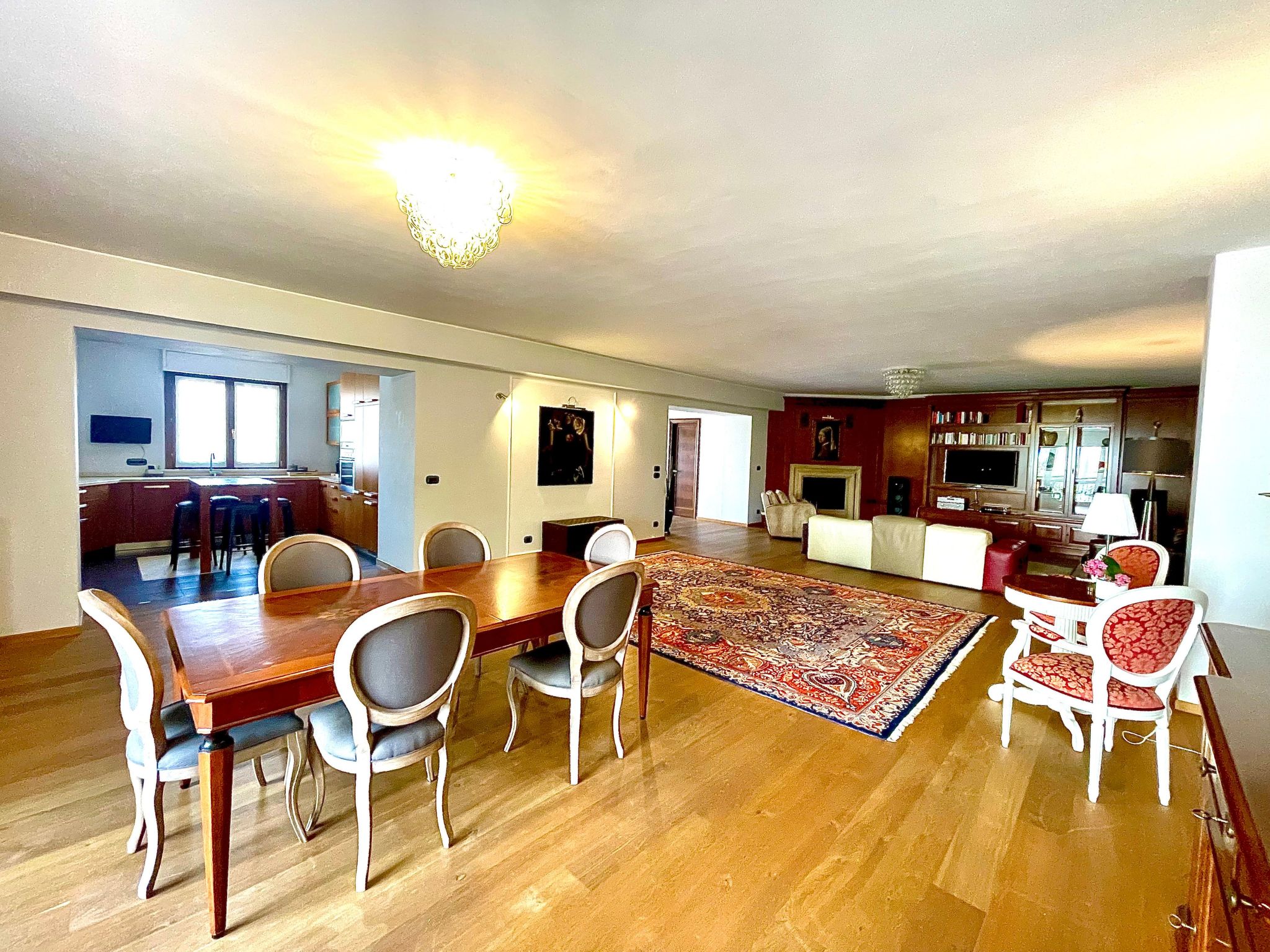 GROSSE LUXUSWOHNUNG-Inside