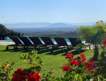 Ferienvilla mit Garten, Grill und Terrasse