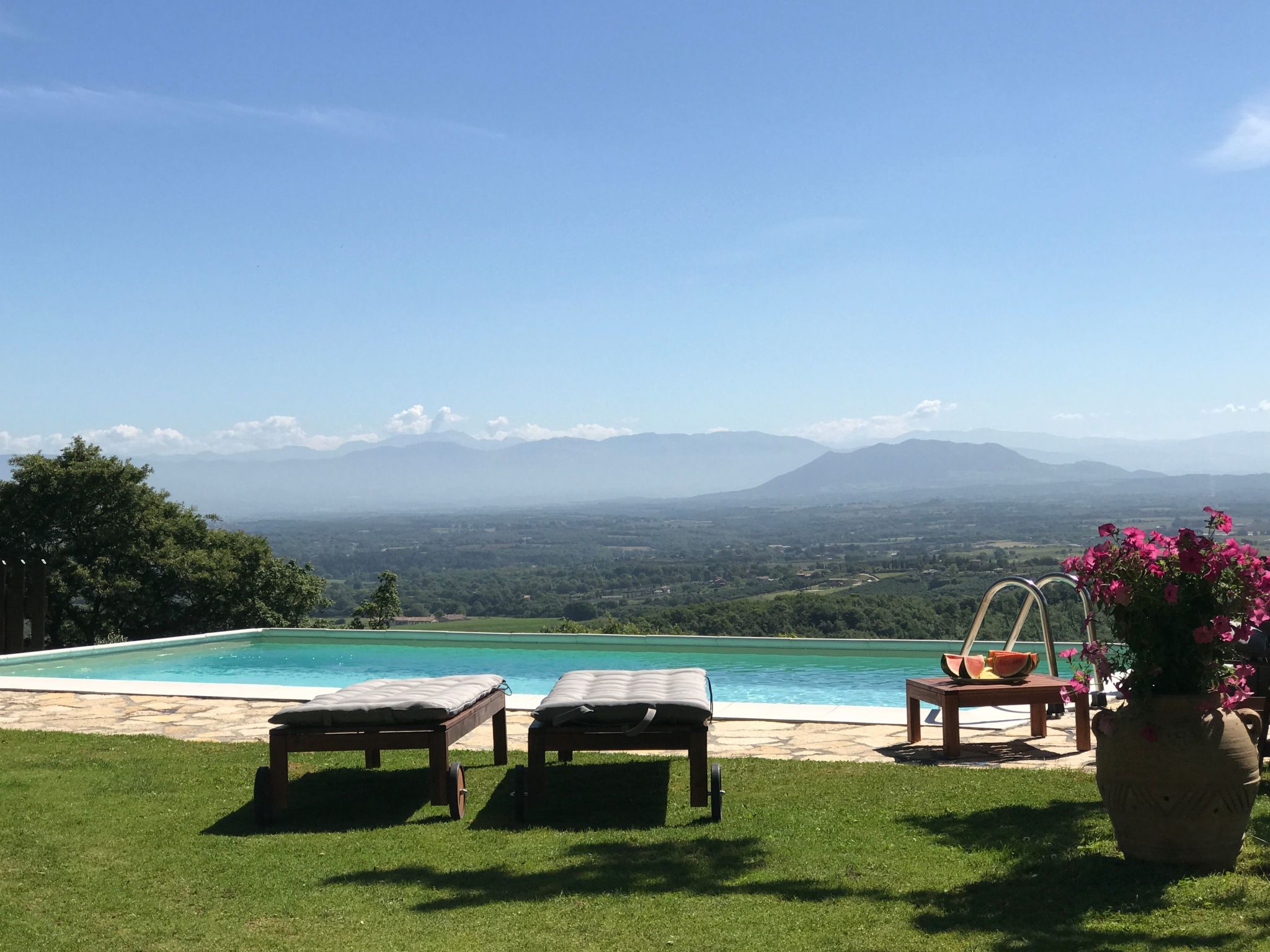 Ferienvilla mit Garten, Grill und Terrasse