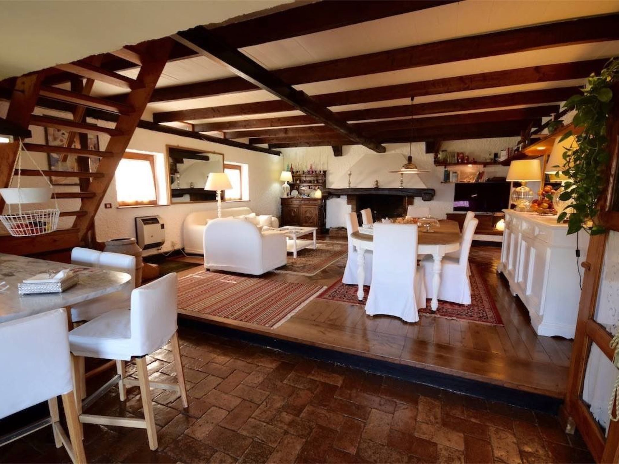 Ferienvilla mit Garten, Grill und Terrasse-Drinnen