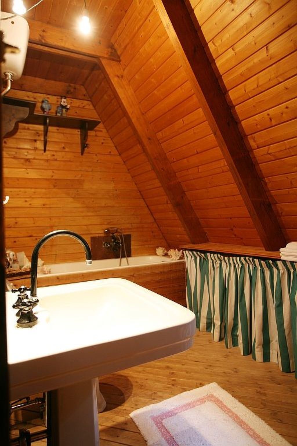 Ferienvilla mit Garten, Grill und Terrasse-Drinnen