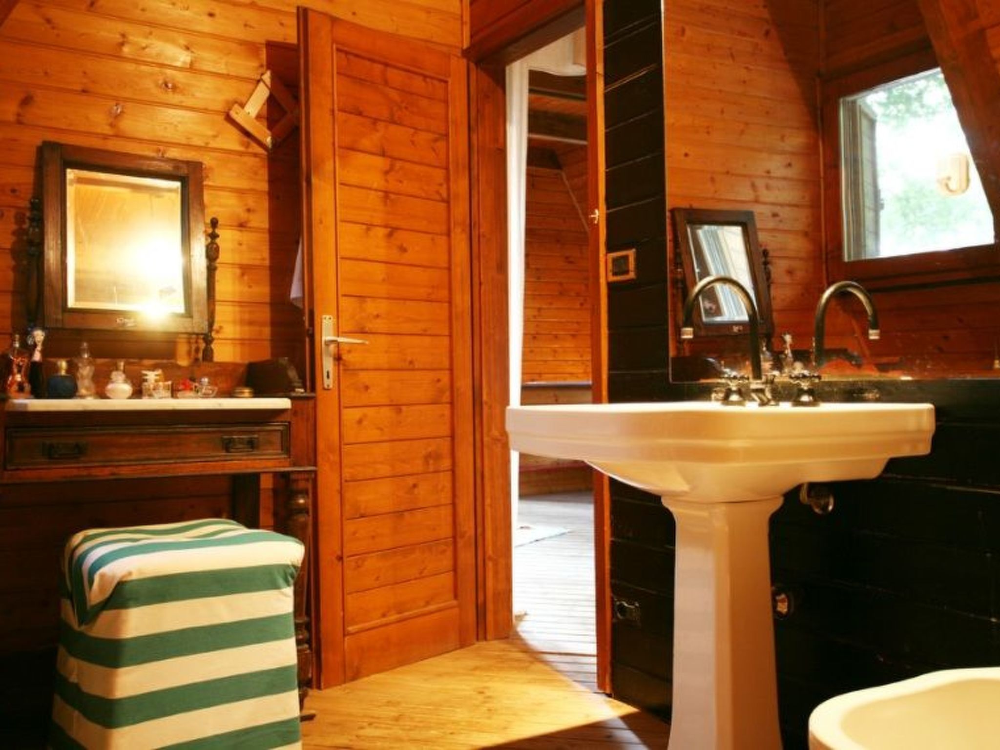 Ferienvilla mit Garten, Grill und Terrasse-Image-tags.info