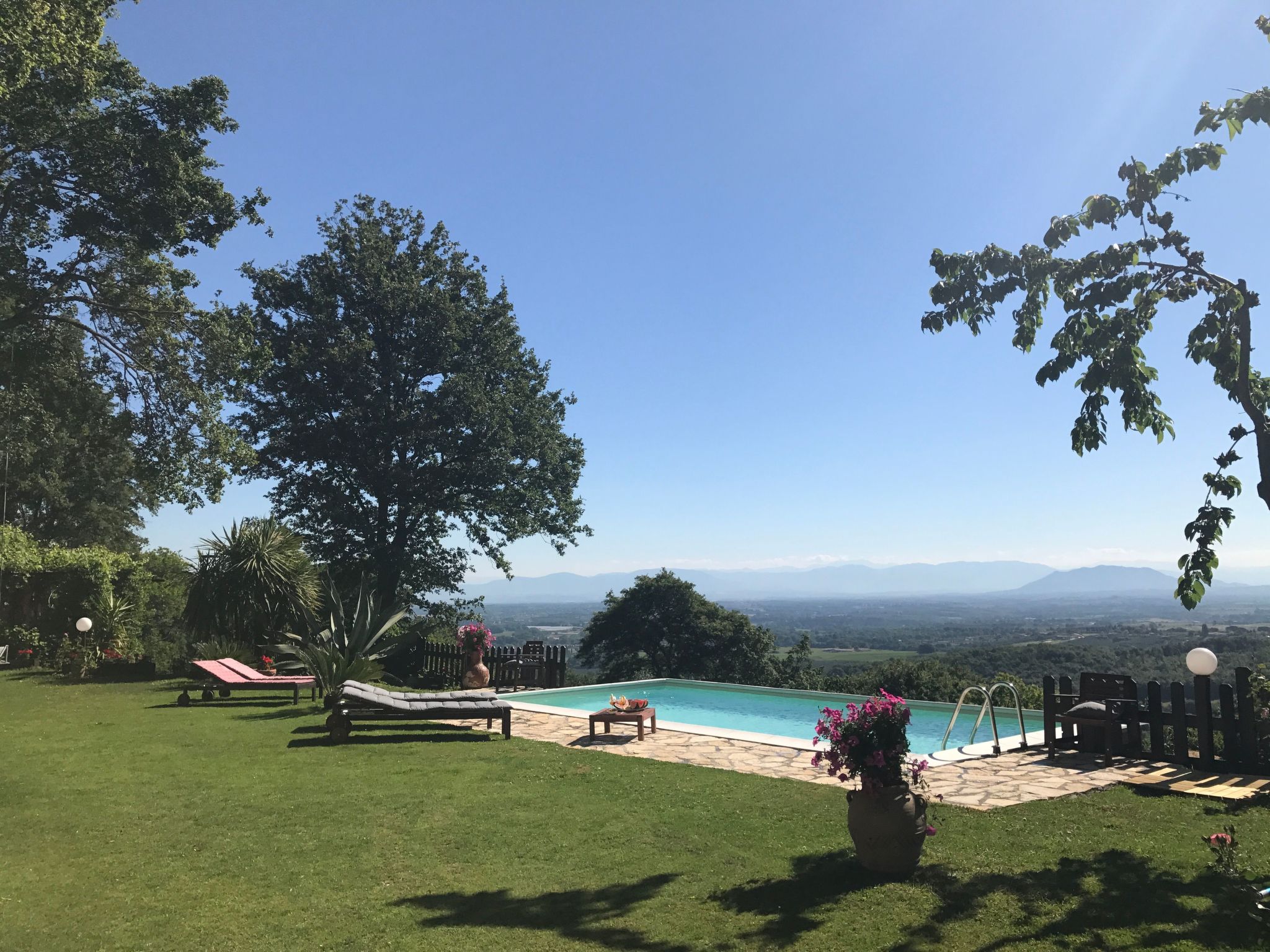 Ferienvilla mit Garten, Grill und Terrasse-Draußen