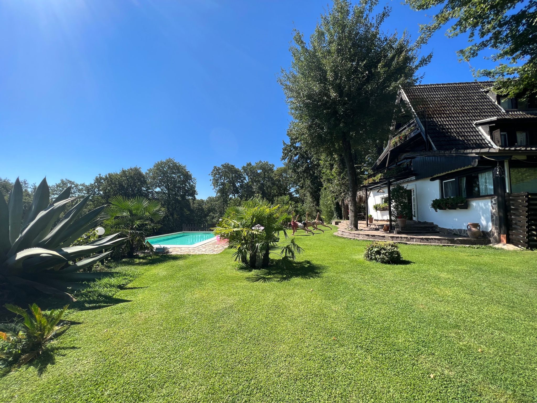 Ferienvilla mit Garten, Grill und Terrasse-Draußen