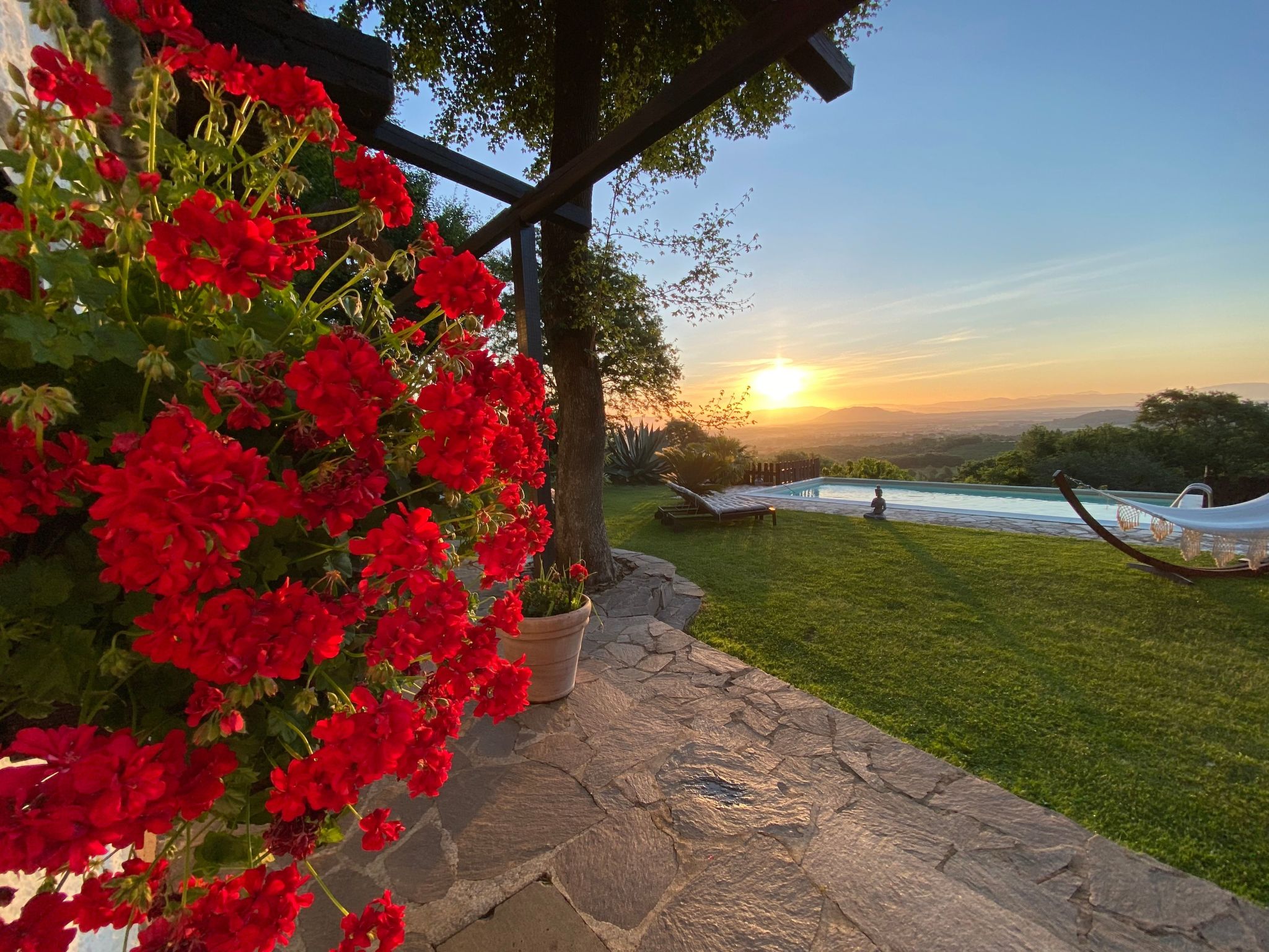 Ferienvilla mit Garten, Grill und Terrasse-Draußen