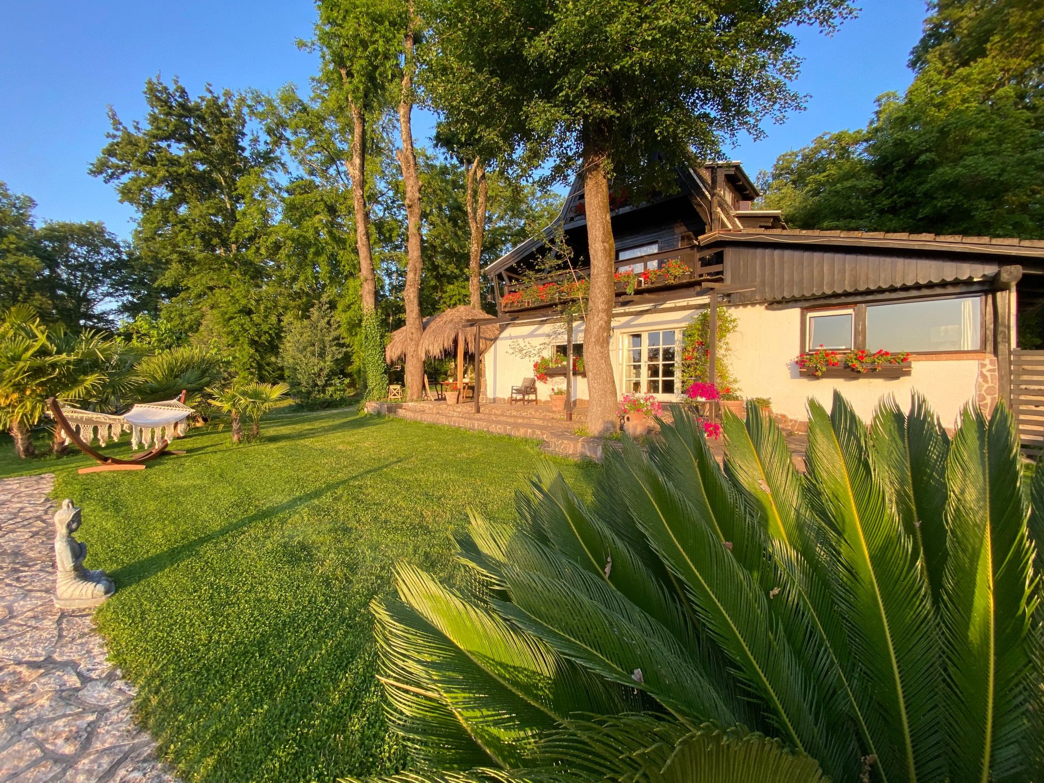 Ferienvilla mit Garten, Grill und Terrasse-Image-tags.info