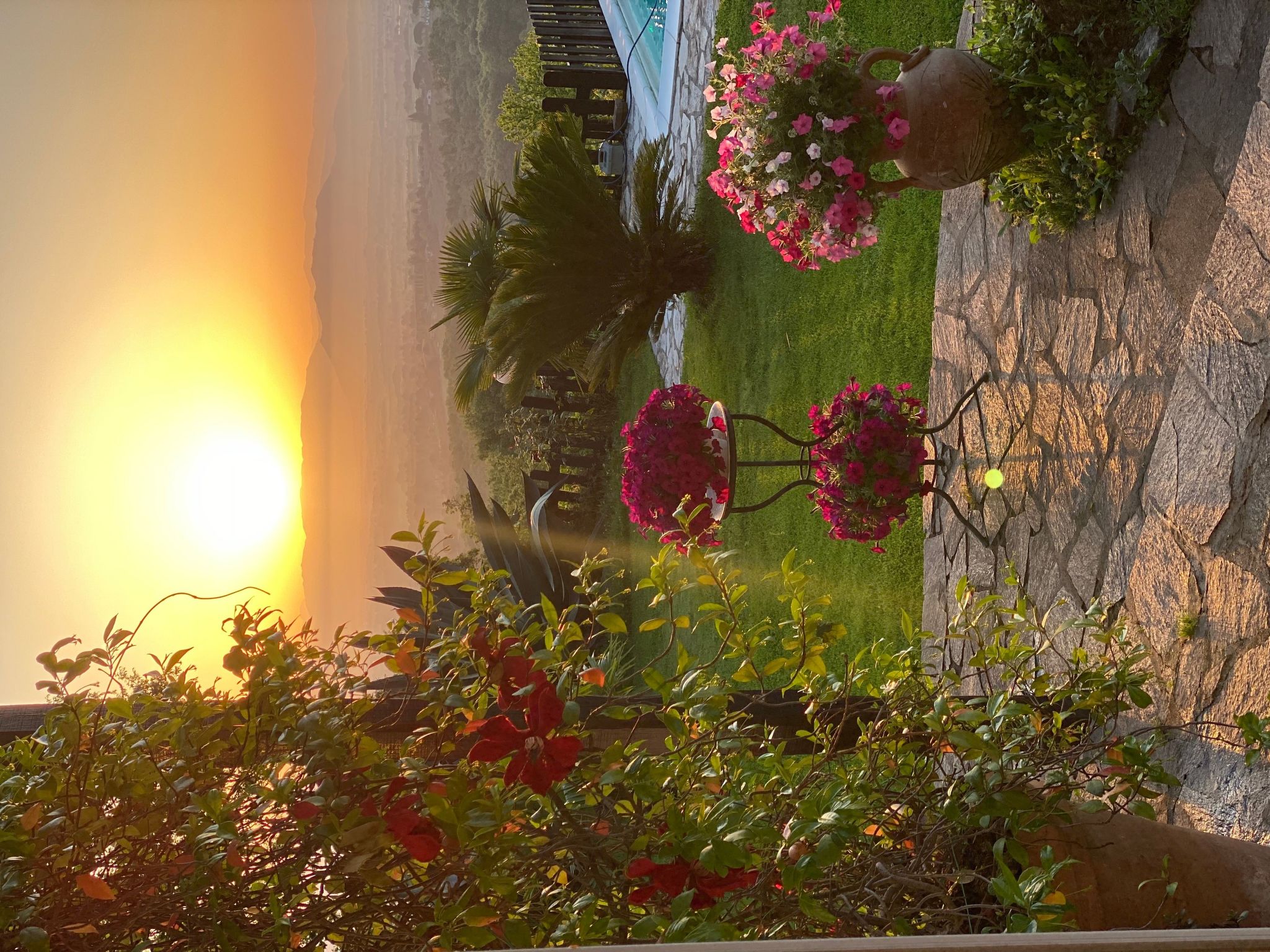 Ferienvilla mit Garten, Grill und Terrasse-Draußen