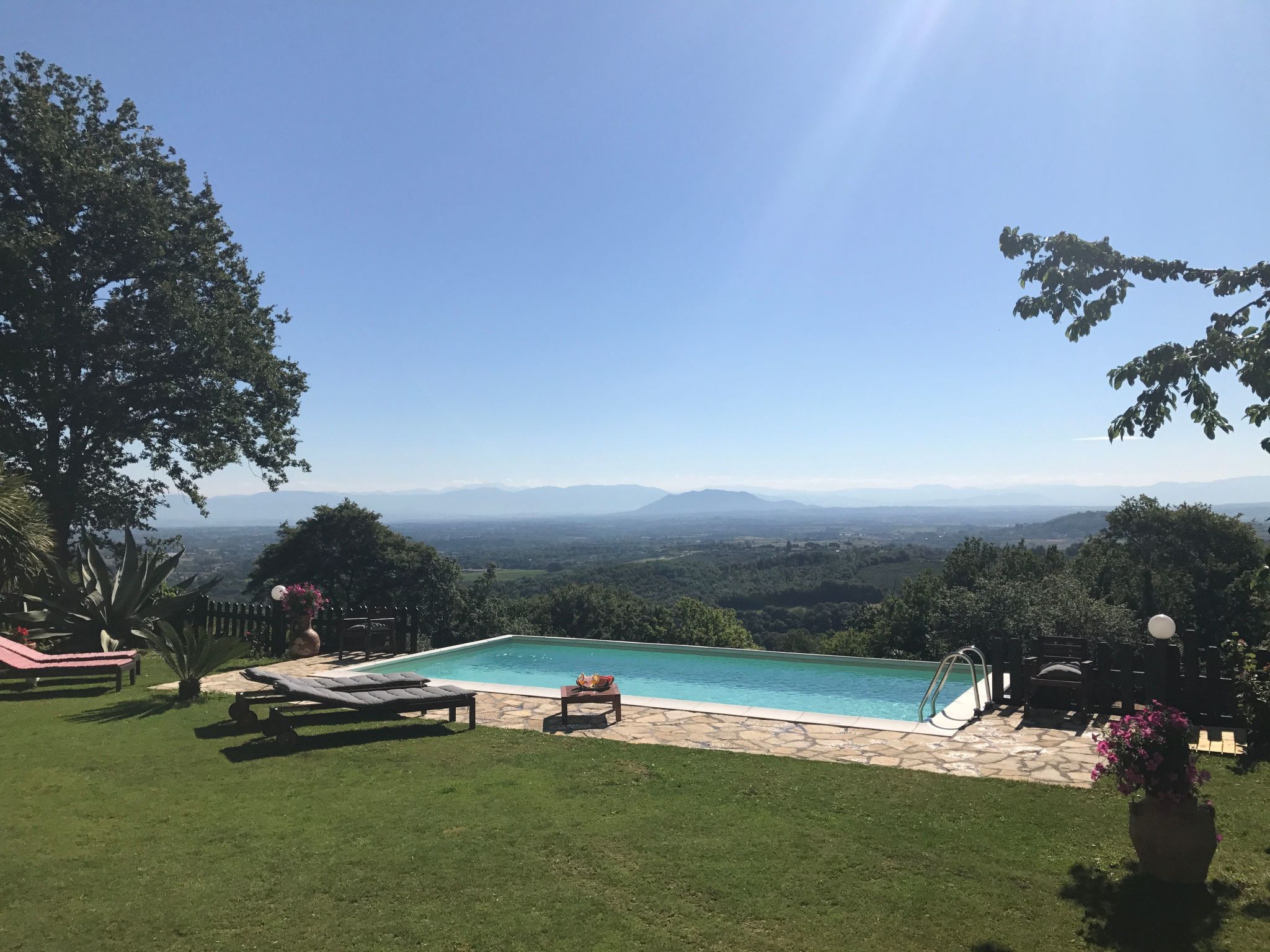 Ferienvilla mit Garten, Grill und Terrasse-Draußen