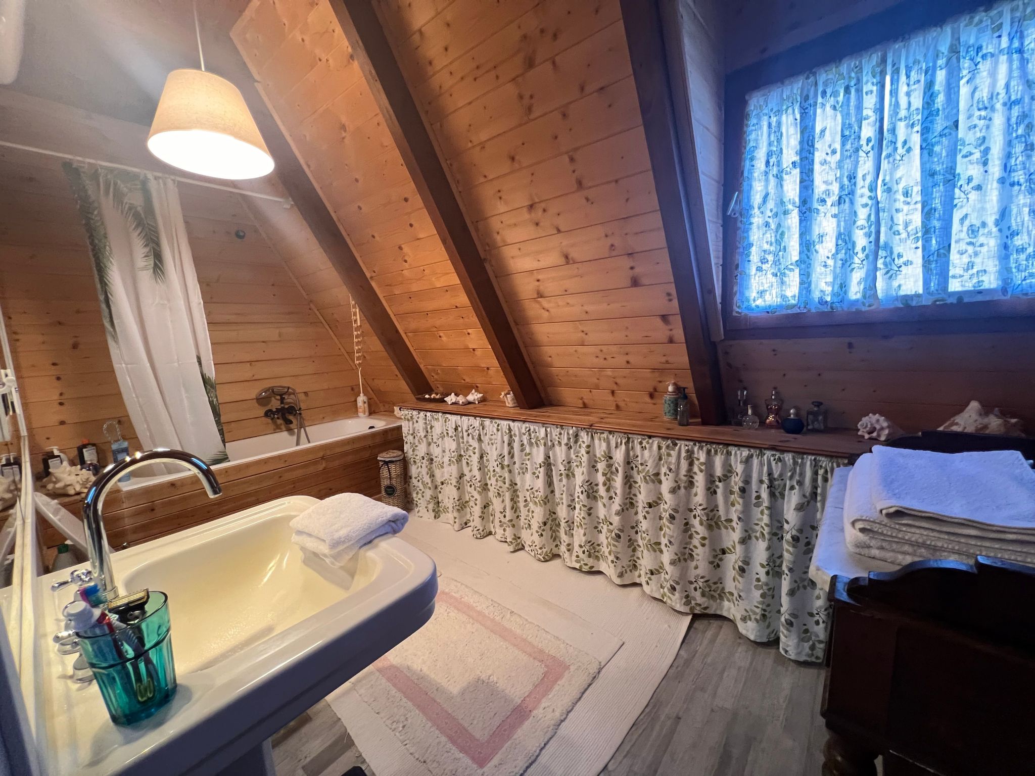 Ferienvilla mit Garten, Grill und Terrasse-Drinnen