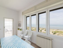 Rome's Beach House 1