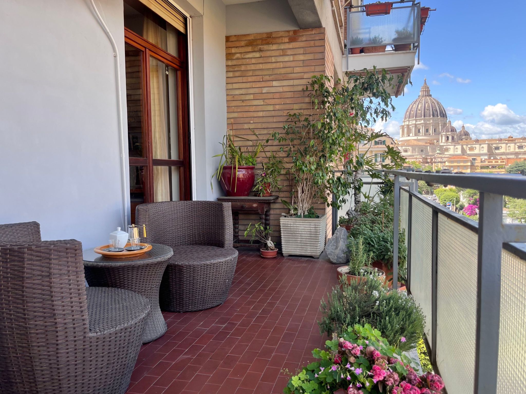 "Vatikan - Apt. x 4 — Living Room (4 of 15)