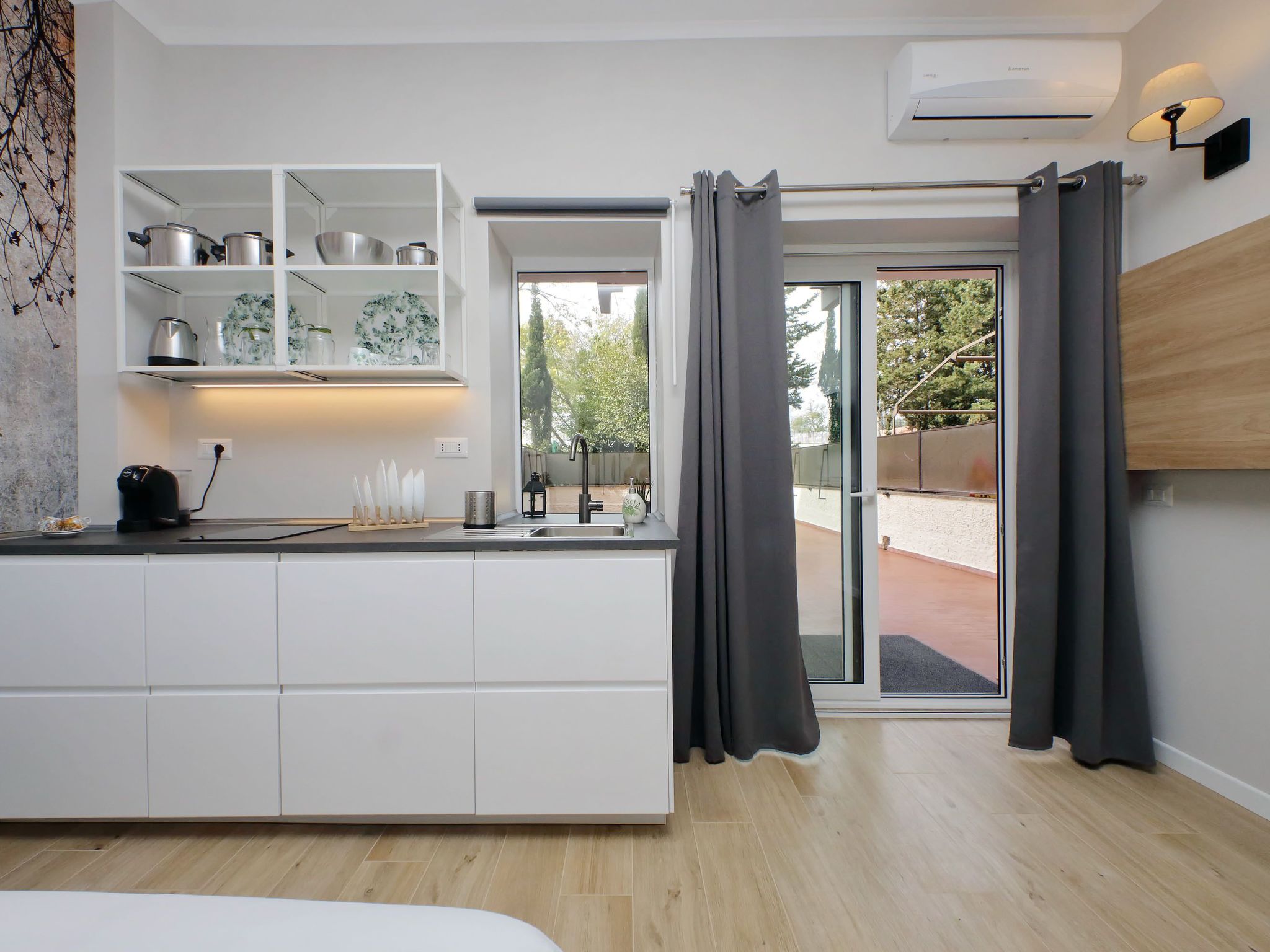 Rome Aurelia Terrace close to St Peter's Square Free Parking and Pool - Image 5