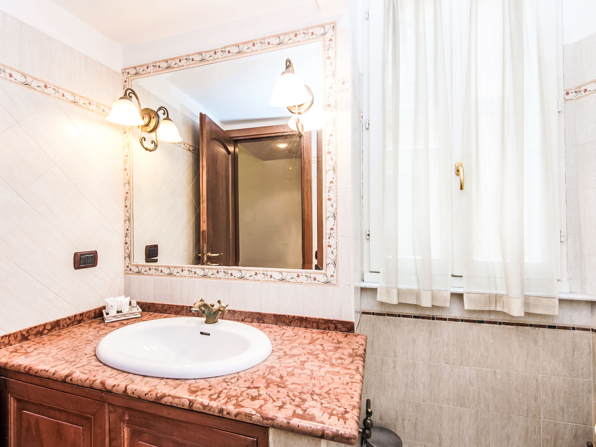 Appartement Domus Fori – Salle de bains, photo 15 sur 21