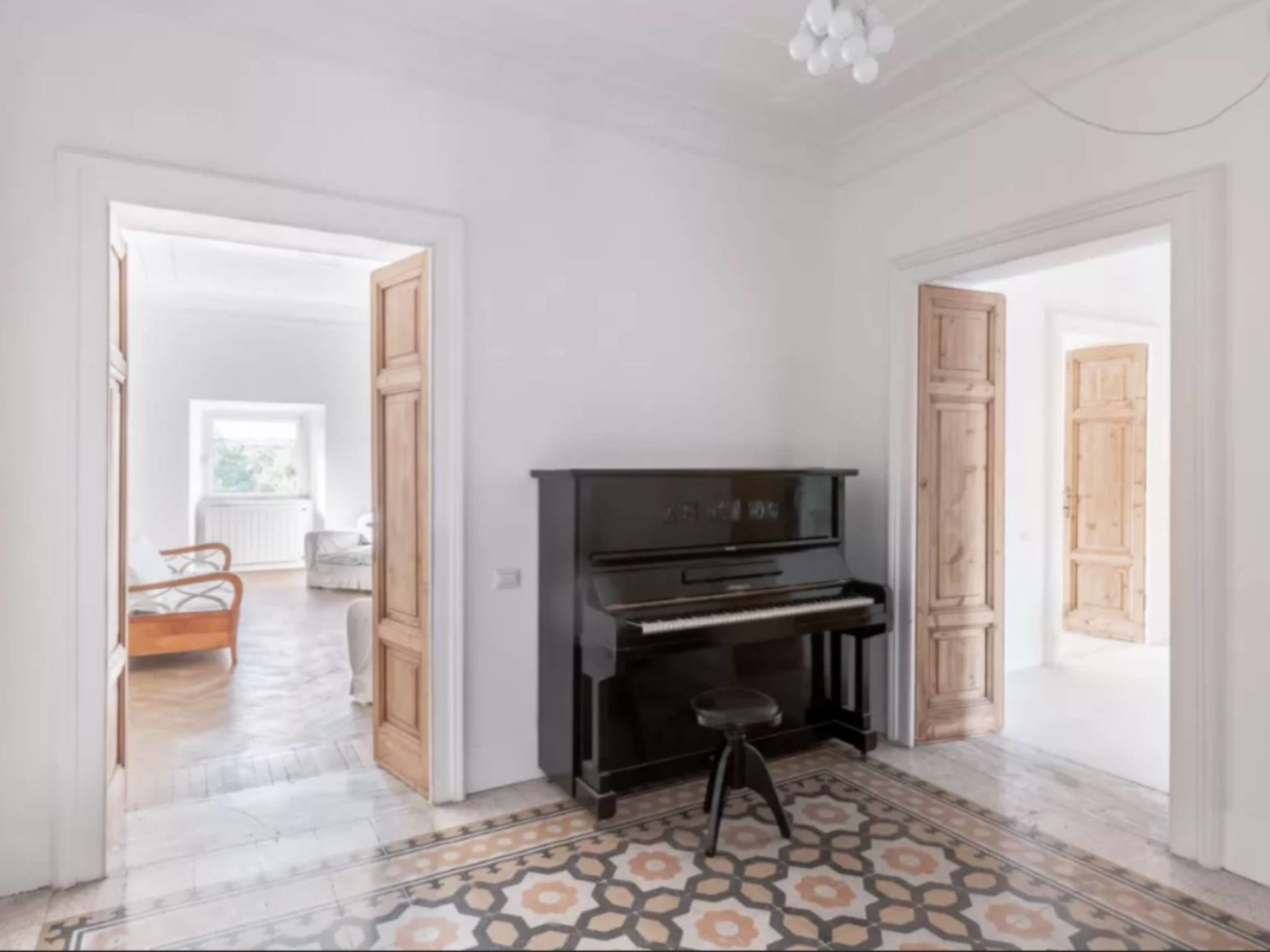 Conte di Savoia — Living Room (2 of 11)