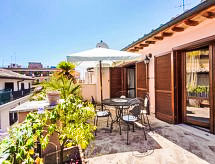 Charmant appartement met terras in het hart van Rome, vlakbij Piazza di Spagna - thumbnail 2