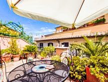 Charmant appartement met terras in het hart van Rome, vlakbij Piazza di Spagna - thumbnail 1