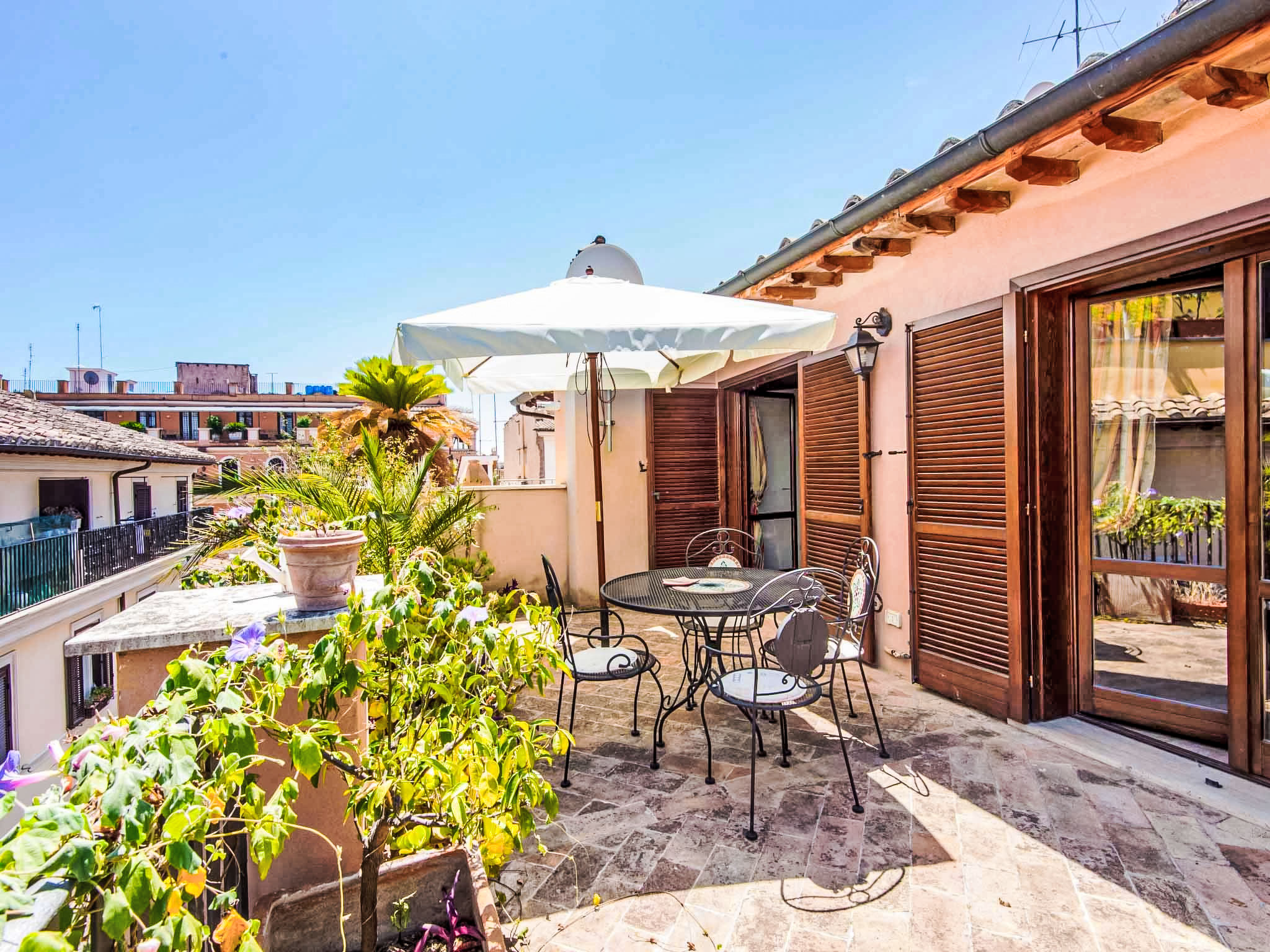 Charmant appartement met terras in het hart van Rome, vlakbij Piazza di Spagna - foto 2