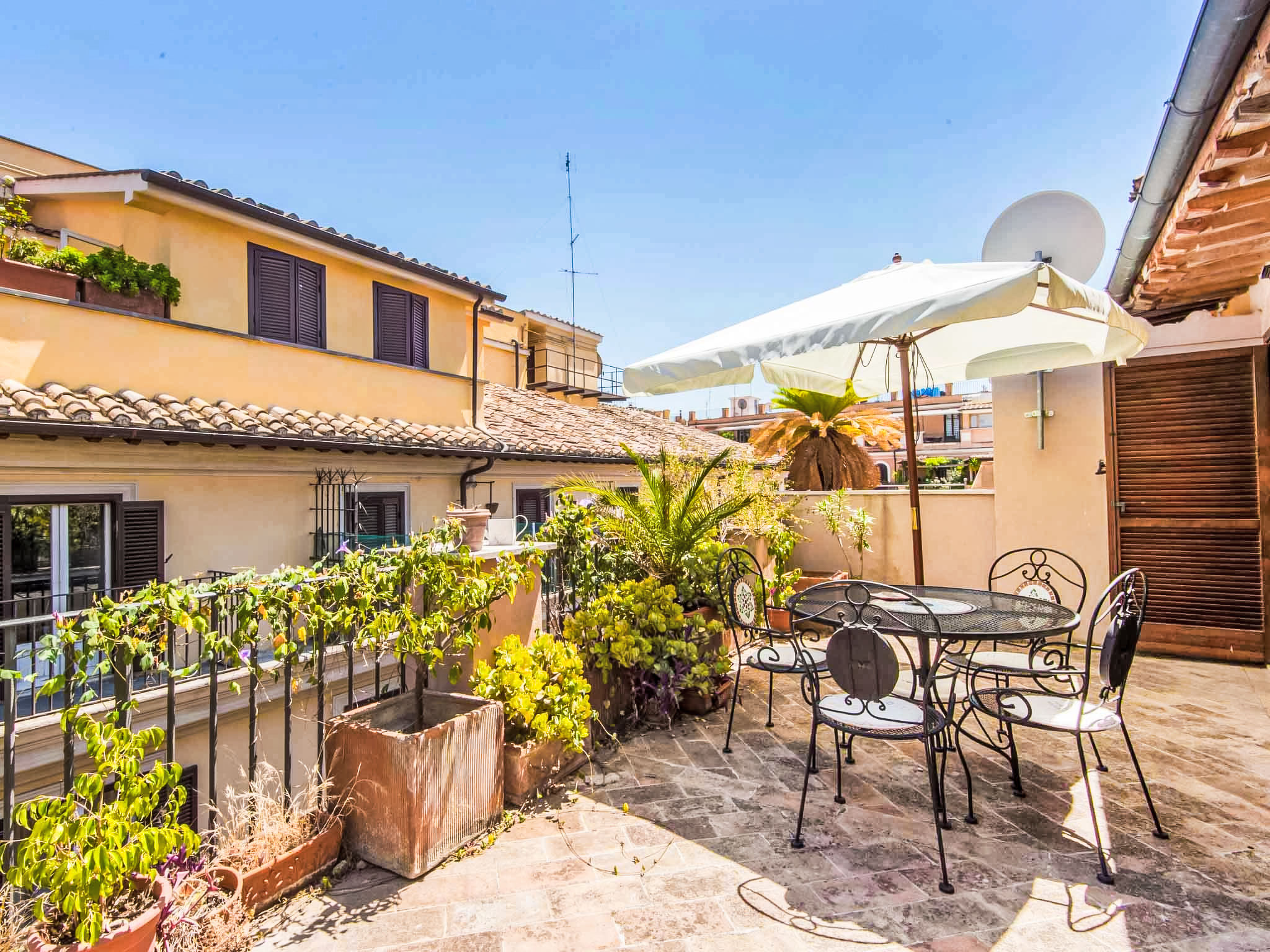 Charmant appartement met terras in het hart van Rome, vlakbij Piazza di Spagna - foto 19