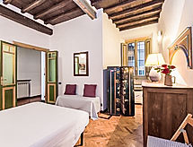 Authentiek appartement aan Piazza Navona in hartje Rome - thumbnail 2