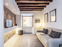 Historisch appartement in Monti, vlakbij het Colosseum en Forum Romanum - thumbnail 1