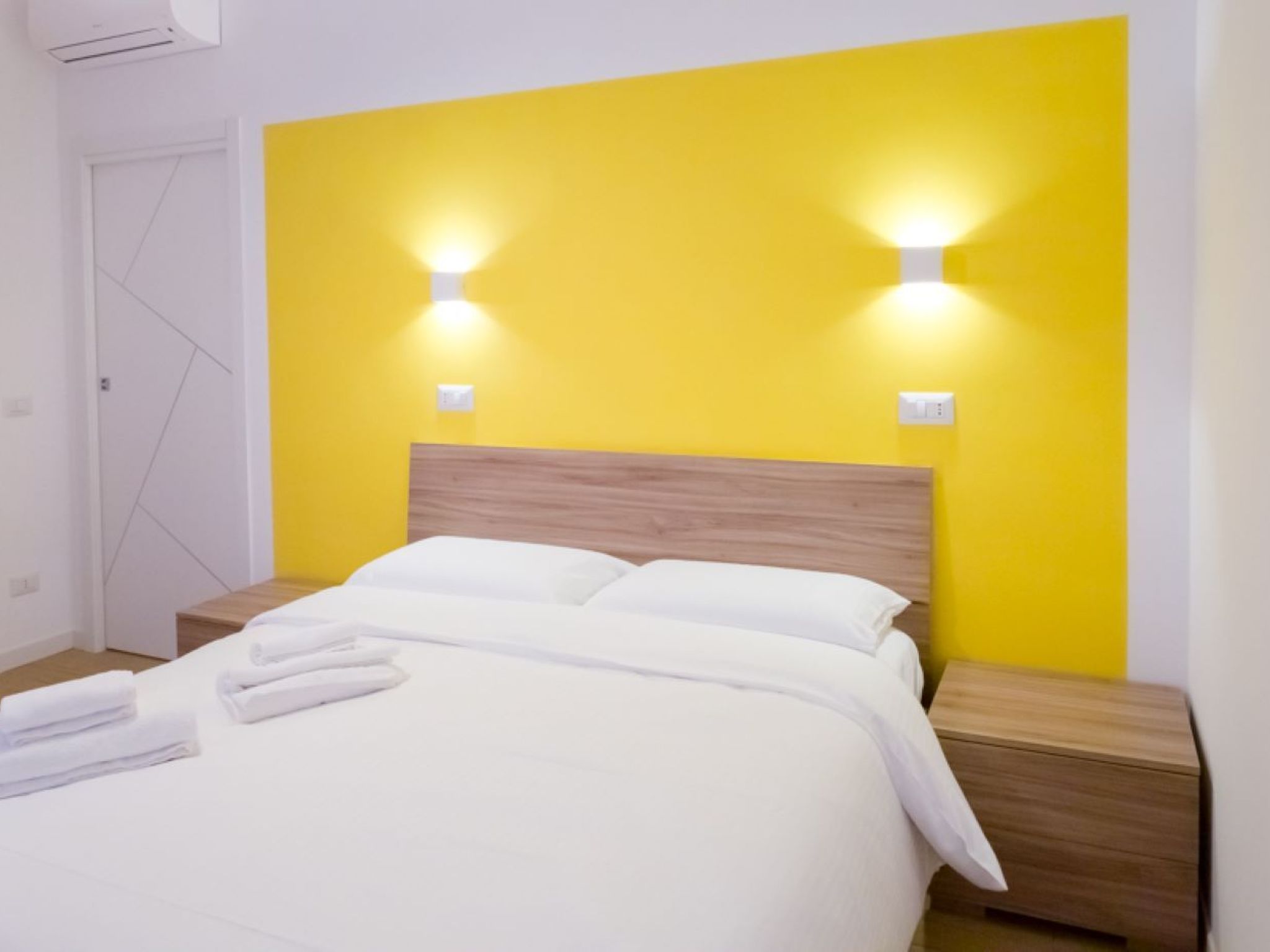 Discover the charm of Rome by staying in our two-room apartment located in the quiet neighbourhood of San Giovanni. This flat is the ideal destination for 3 people who wish to explore the Eternal City..