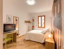 mit privatem Balkon