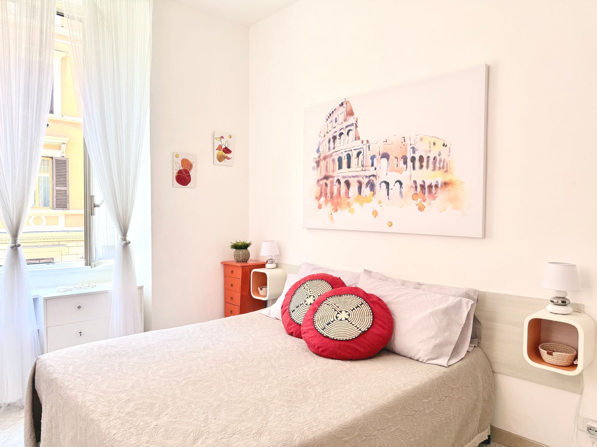 Welcome to your next unforgettable Italian adventure! Nestled in the heart of Rome, this comfortable and recently renovated apartment offers an exceptional stay for those eager to explore the eternal ..