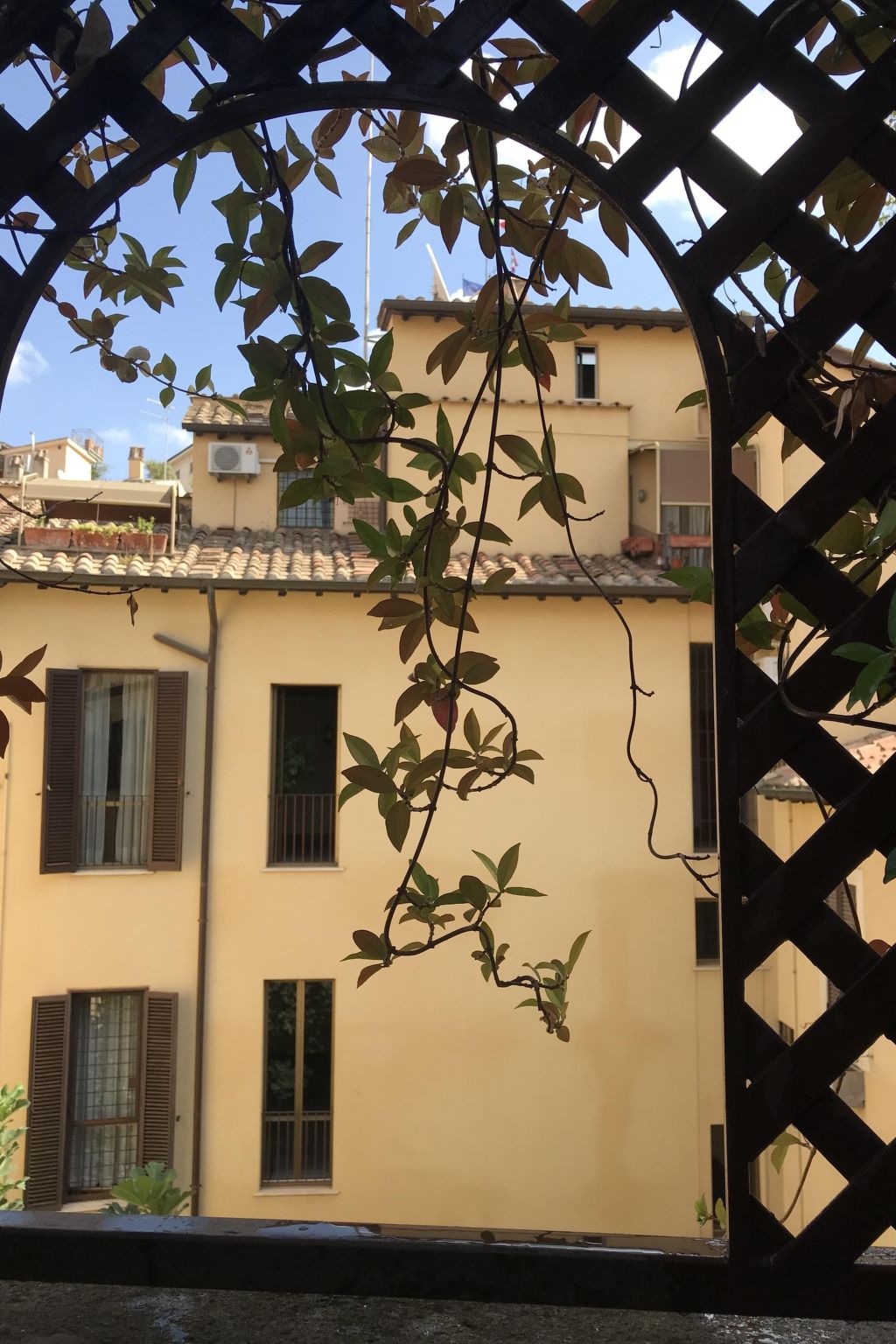 Ruhige Dächer im Herzen von Rom