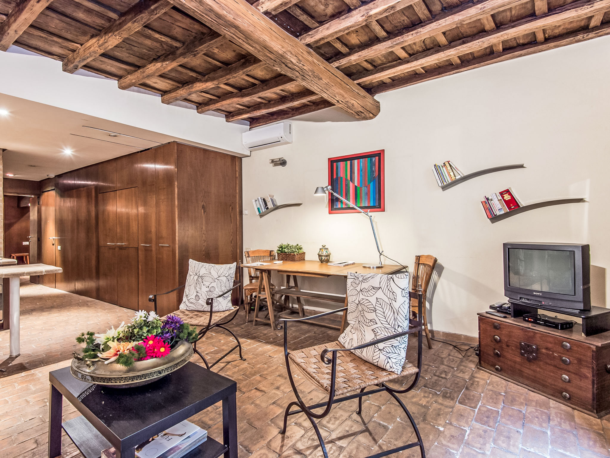 Augustus — Living Room (3 of 27)