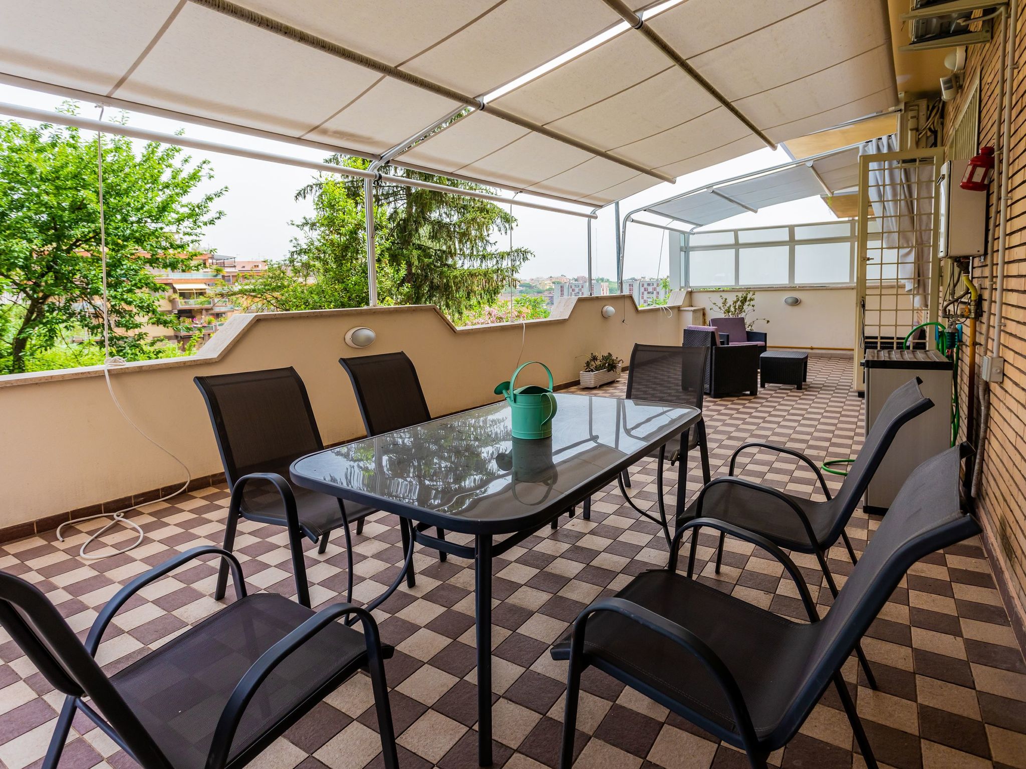 Wohnung mit großer Terrasse-Image-tags.info