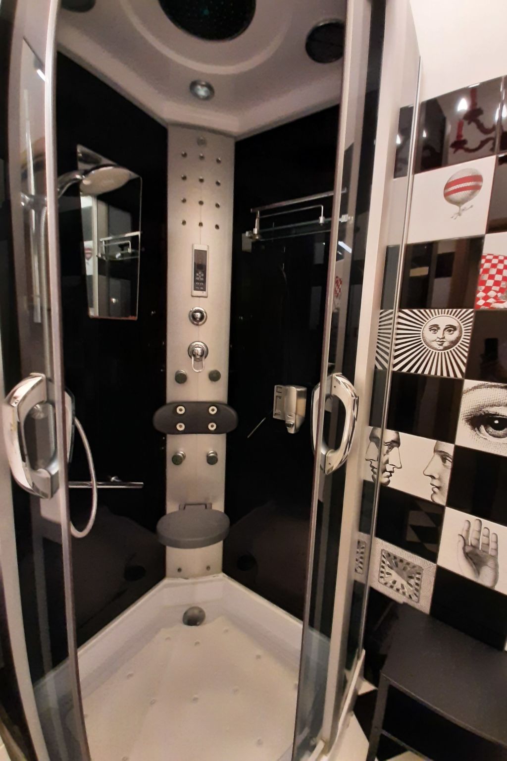 Wohnung "Schwarzes und weißes Loft - Roma"-Drinnen