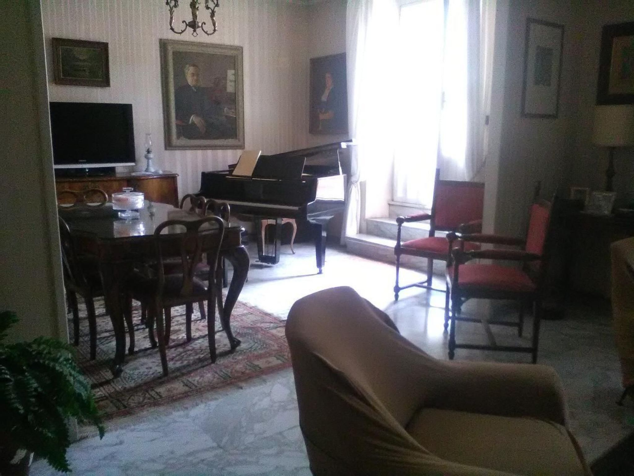 Nahe Rom mit Terrasse und einem Flügel-Binnen