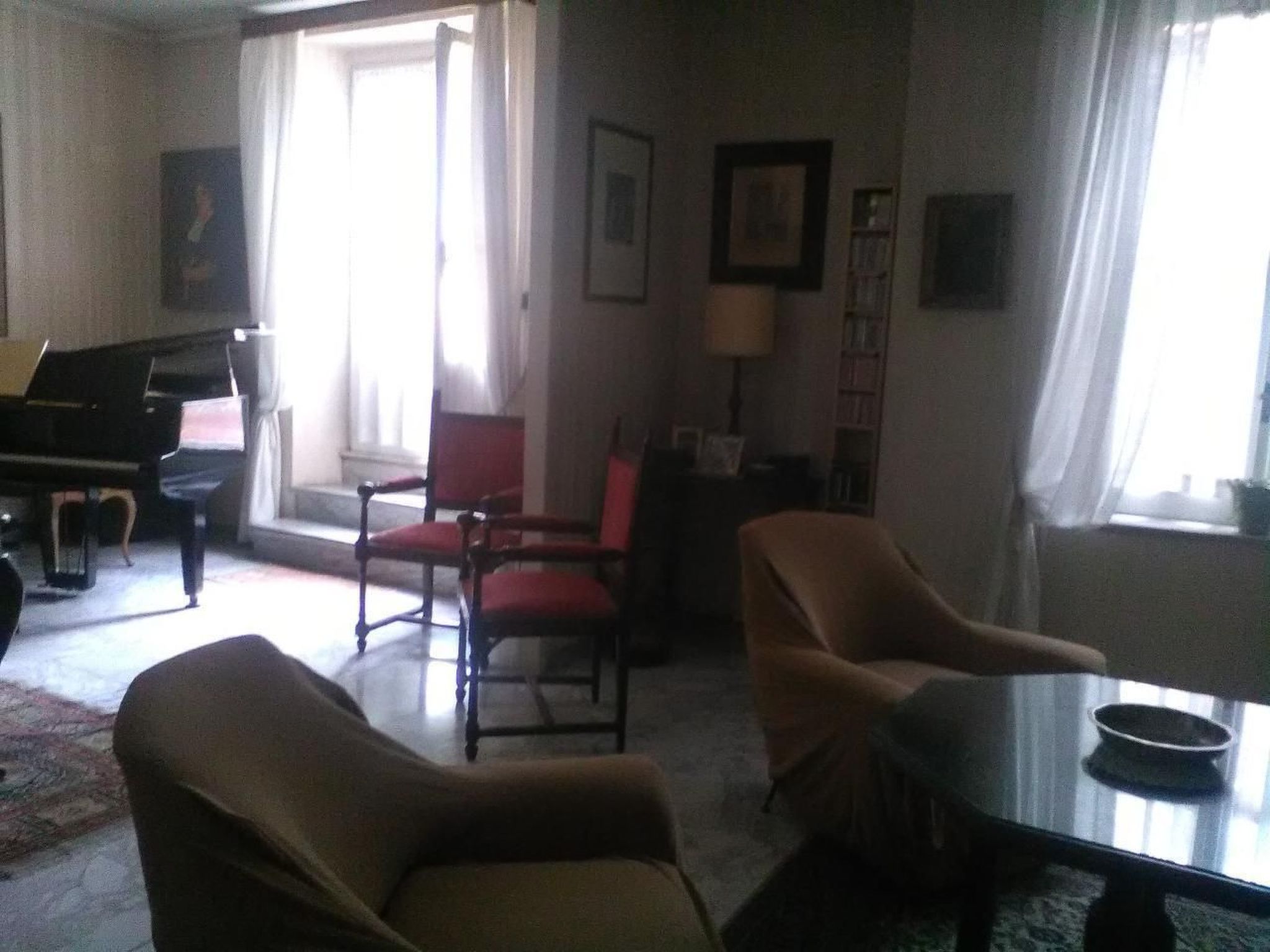 Nahe Rom mit Terrasse und einem Flügel-Binnen