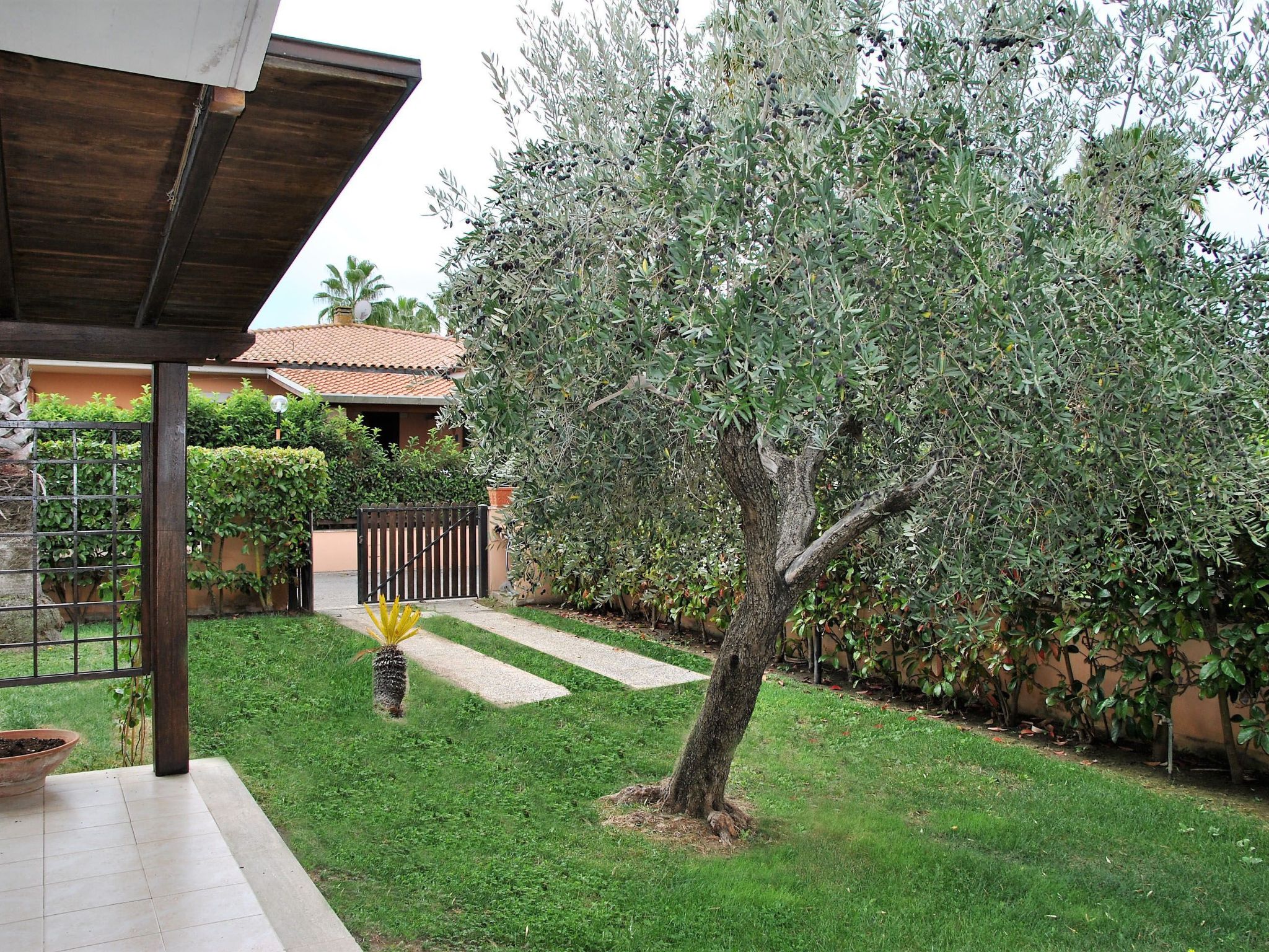 Charmantes Haus in Fondi mit überdachter Veranda — view 5 of 18