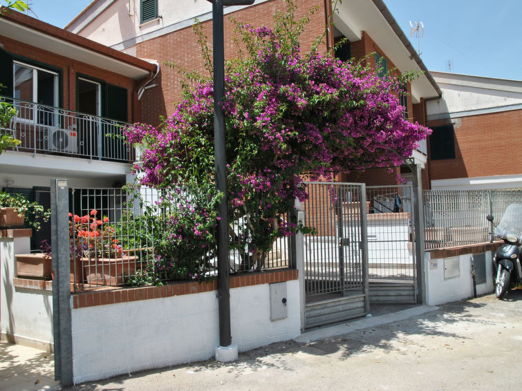 Op 450 m van zee: Knus vakantiehuis Bouganville in centrum Sperlonga in Sperlonga
