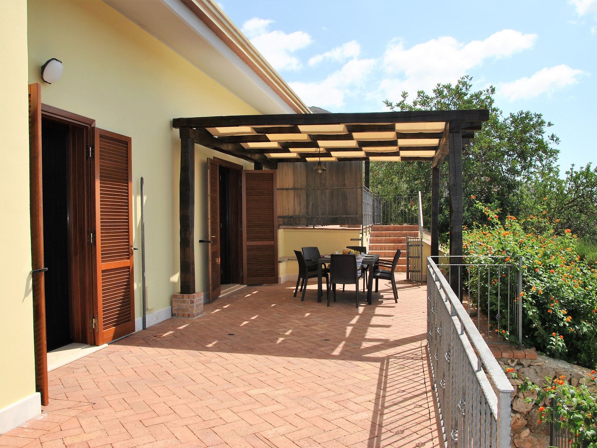 Doppelhaushälfte mit Gemeinschaftspool-Buiten