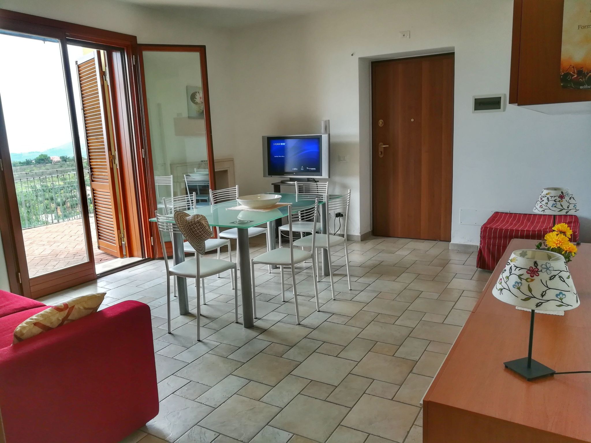 Doppelhaushälfte mit Gemeinschaftspool-Binnen