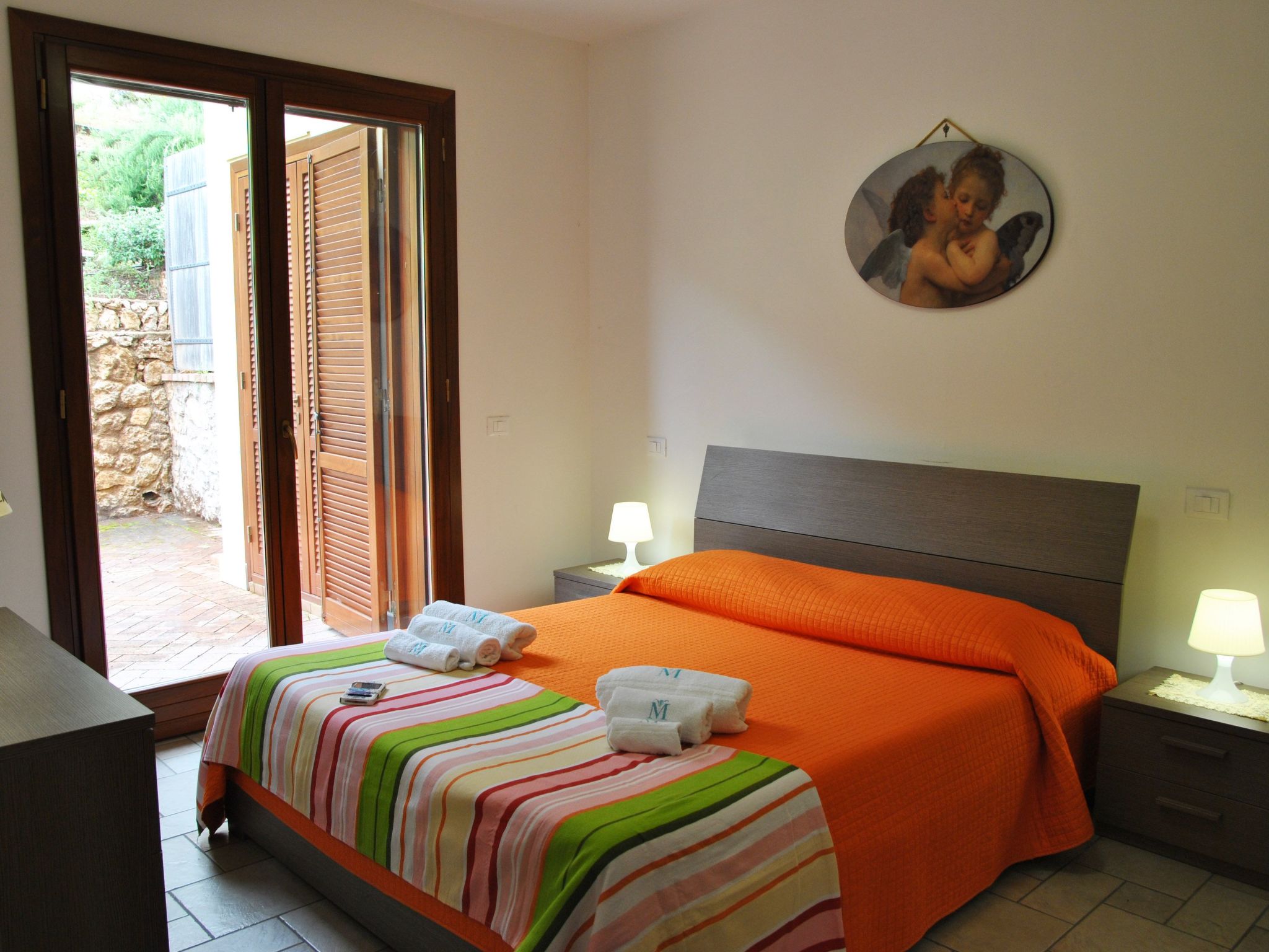 Doppelhaushälfte mit Gemeinschaftspool-Binnen