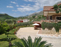 Authentiek appartement met uitzicht op het platteland bij Spigno Saturnia - thumbnail 1
