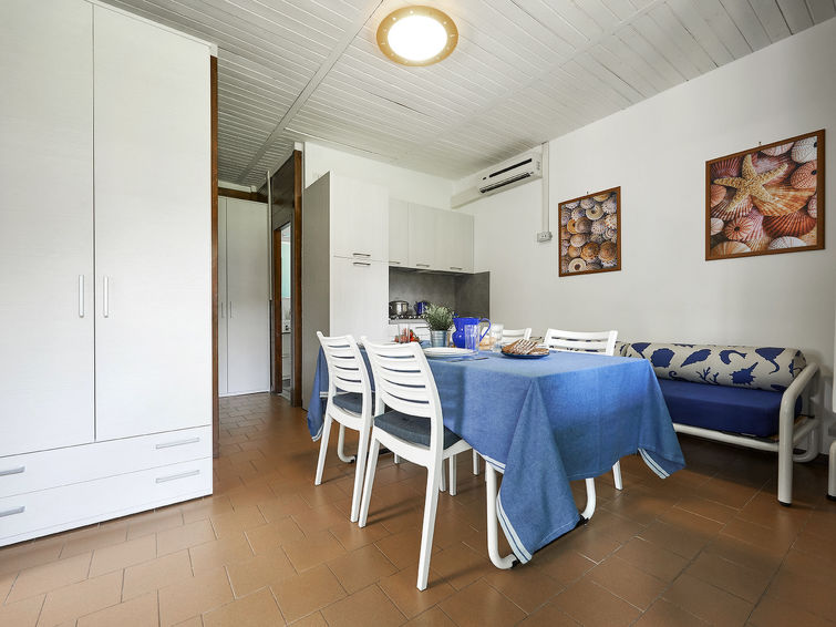 Search and Stay destination Baia Domizia, Campania - Italy from AU$ 292. Bungalow in legno