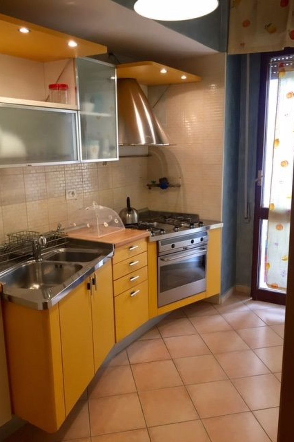 Geräumige und helle Wohnung in Mehrfamilienhaus mit Aufzug-Image-tags.info