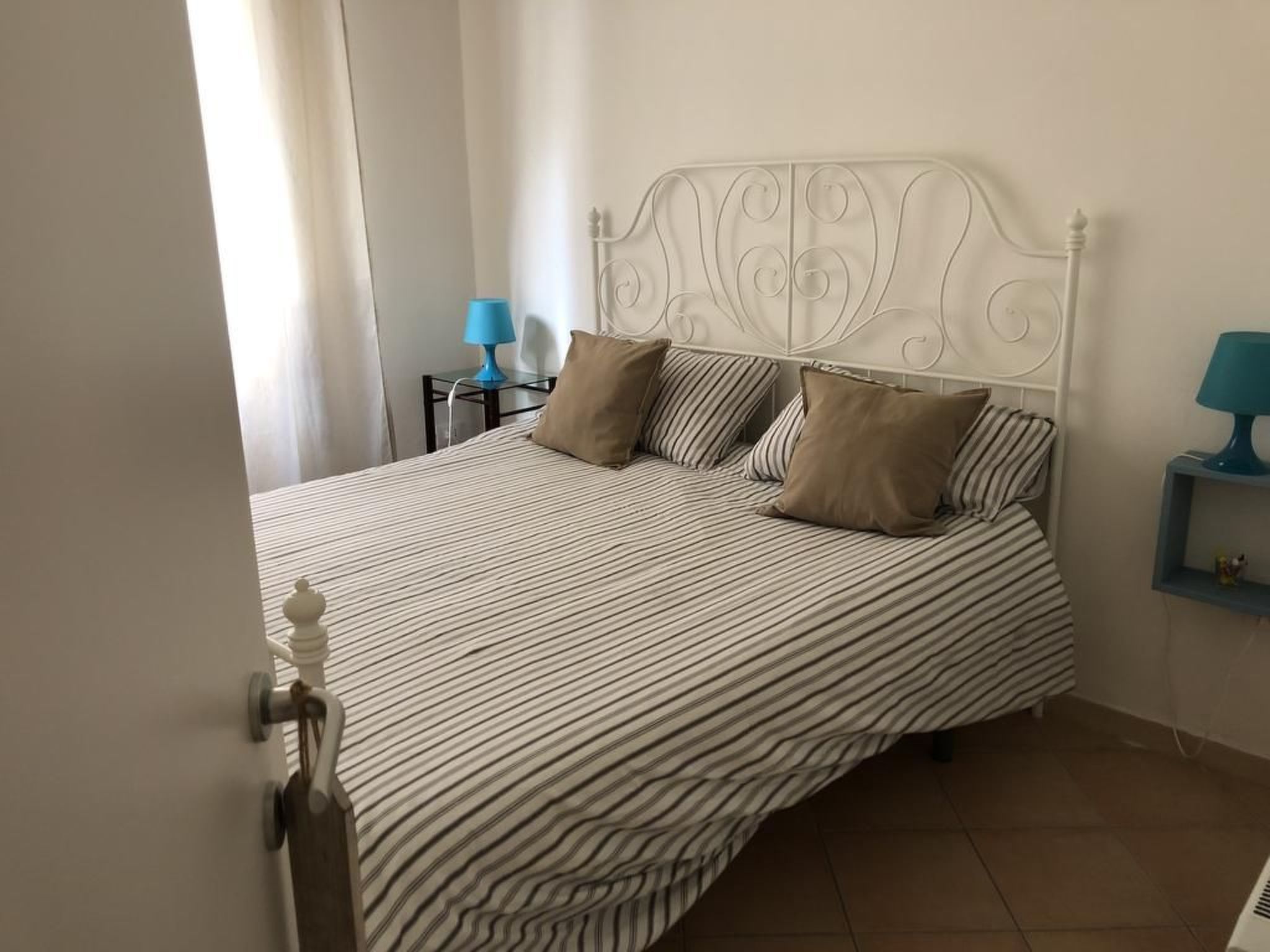 Geräumige und helle Wohnung in Mehrfamilienhaus mit Aufzug-Binnen