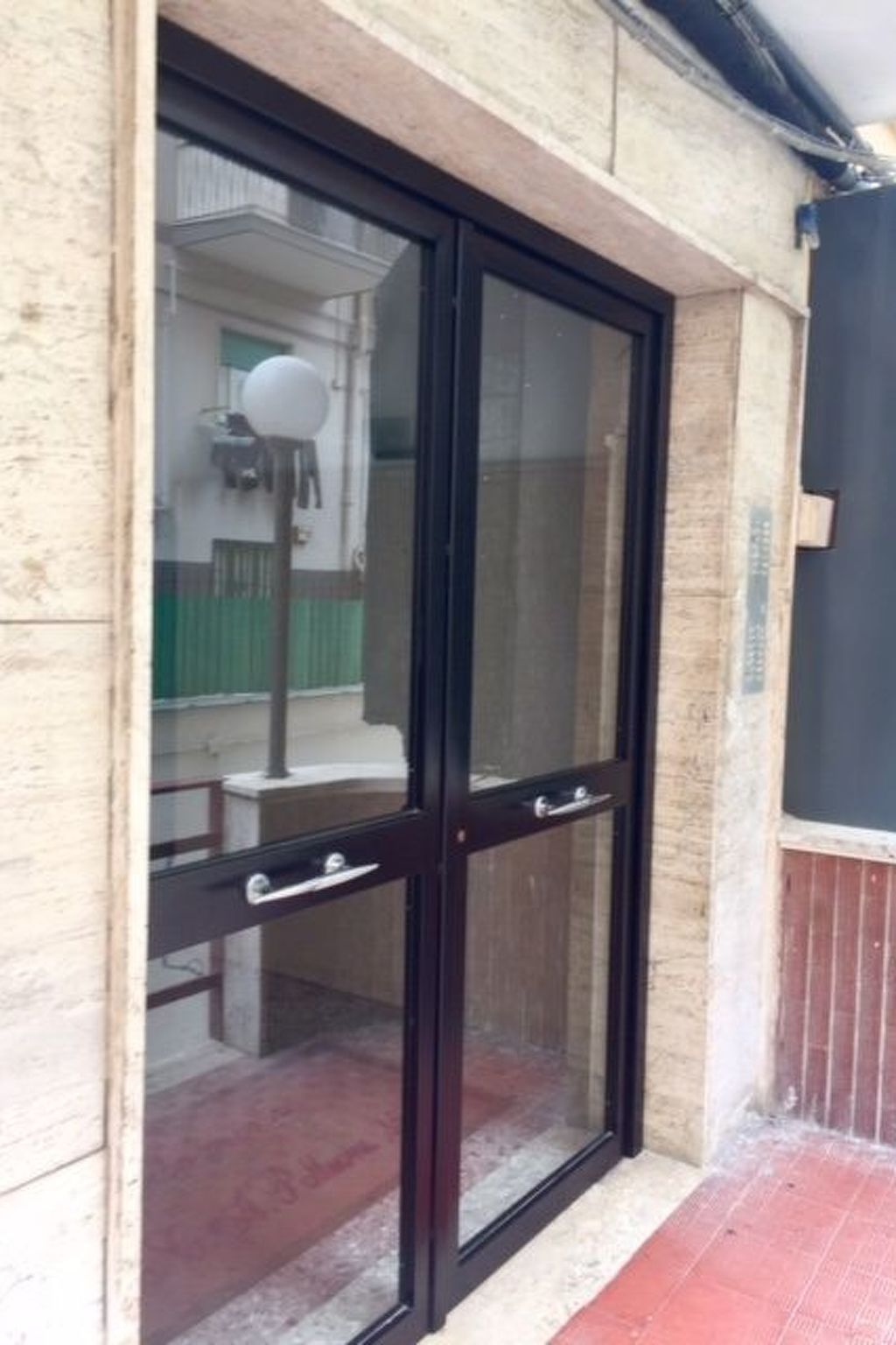 Geräumige und helle Wohnung in Mehrfamilienhaus mit Aufzug-Image-tags.info