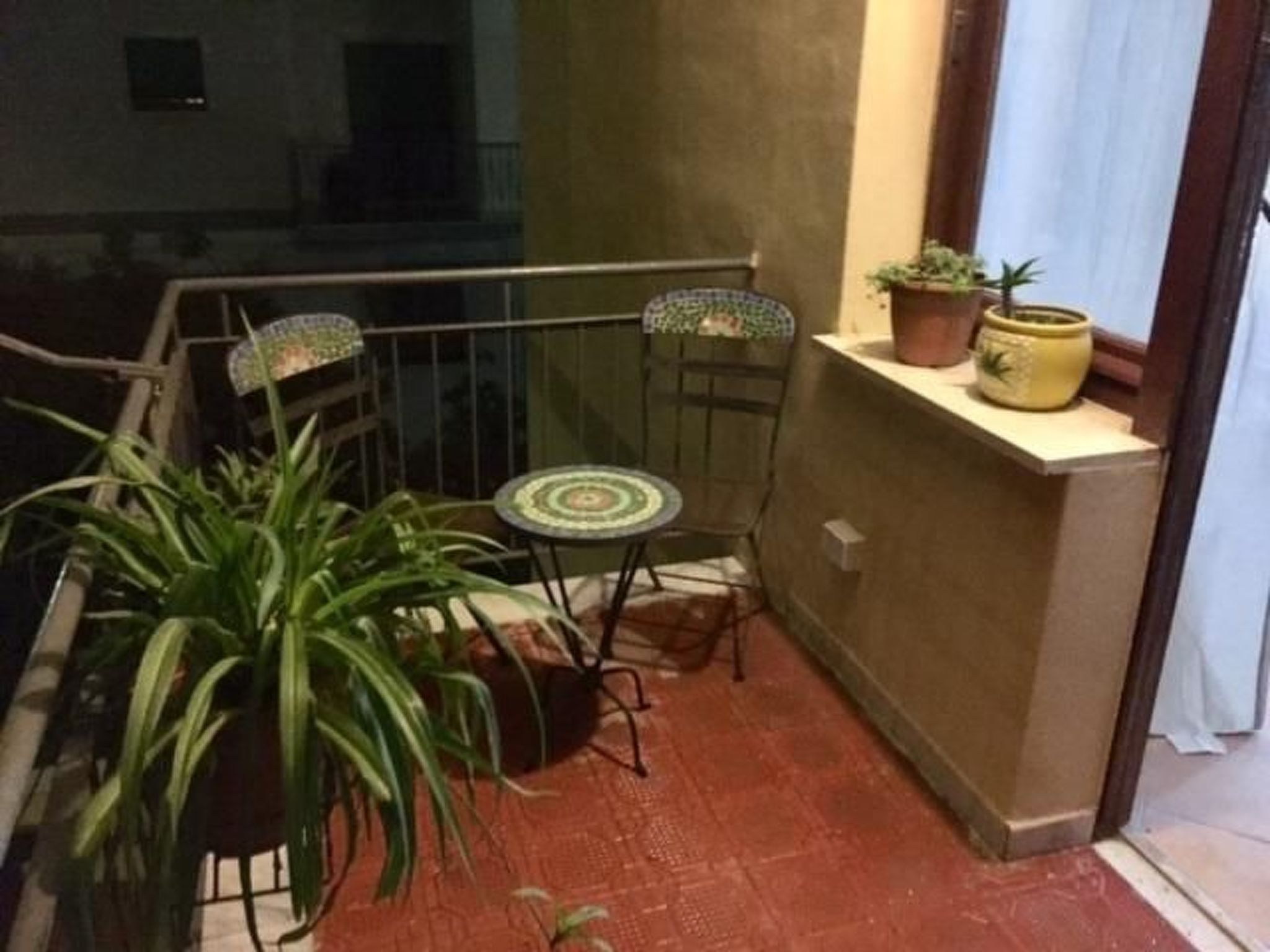 Geräumige und helle Wohnung in Mehrfamilienhaus mit Aufzug-Binnen