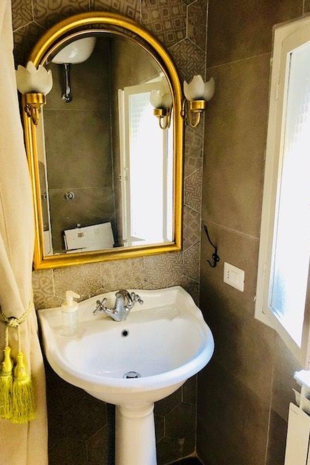 Große Duomo-Wohnung im historischen Zentrum-Image-tags.info