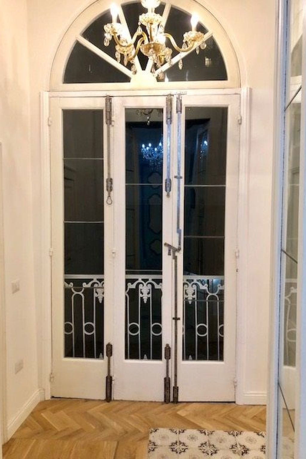 Große Duomo-Wohnung im historischen Zentrum-Image-tags.info