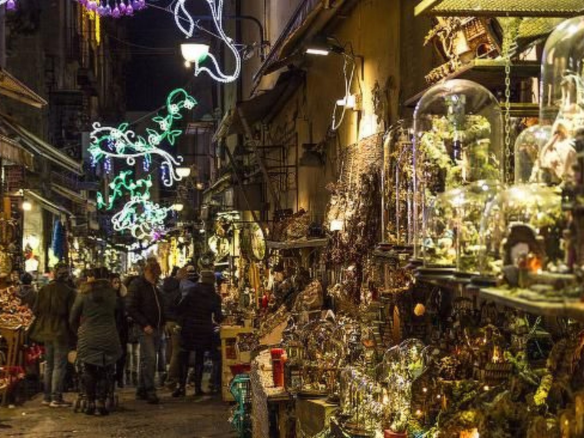 Große Duomo-Wohnung im historischen Zentrum-Buiten