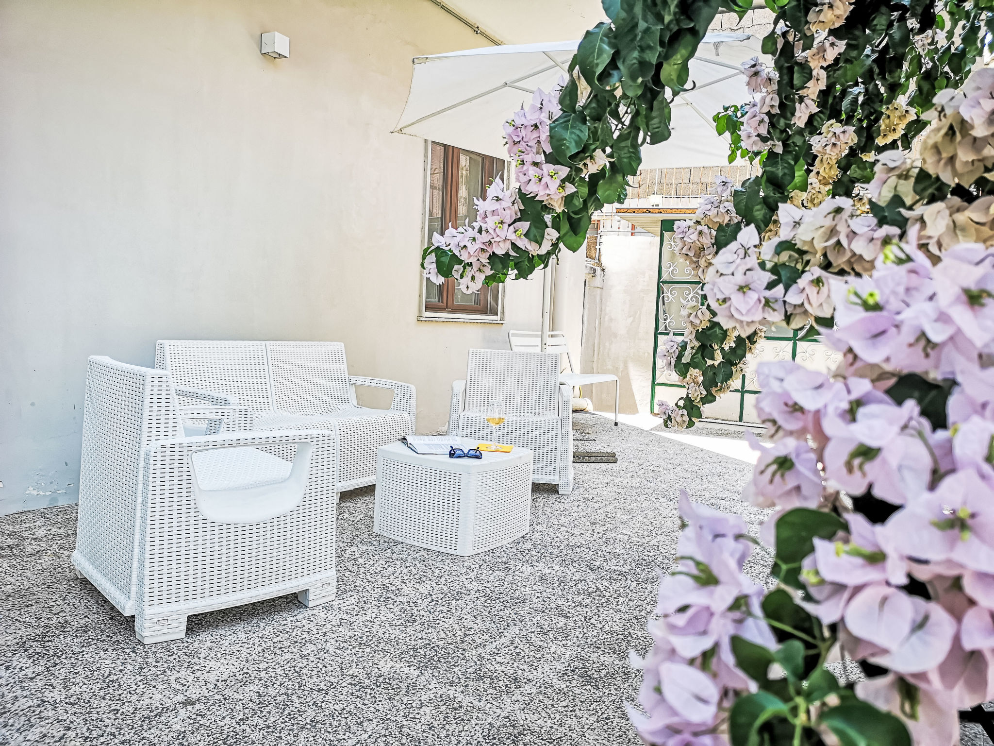 Bougainvillea Home - Buiten