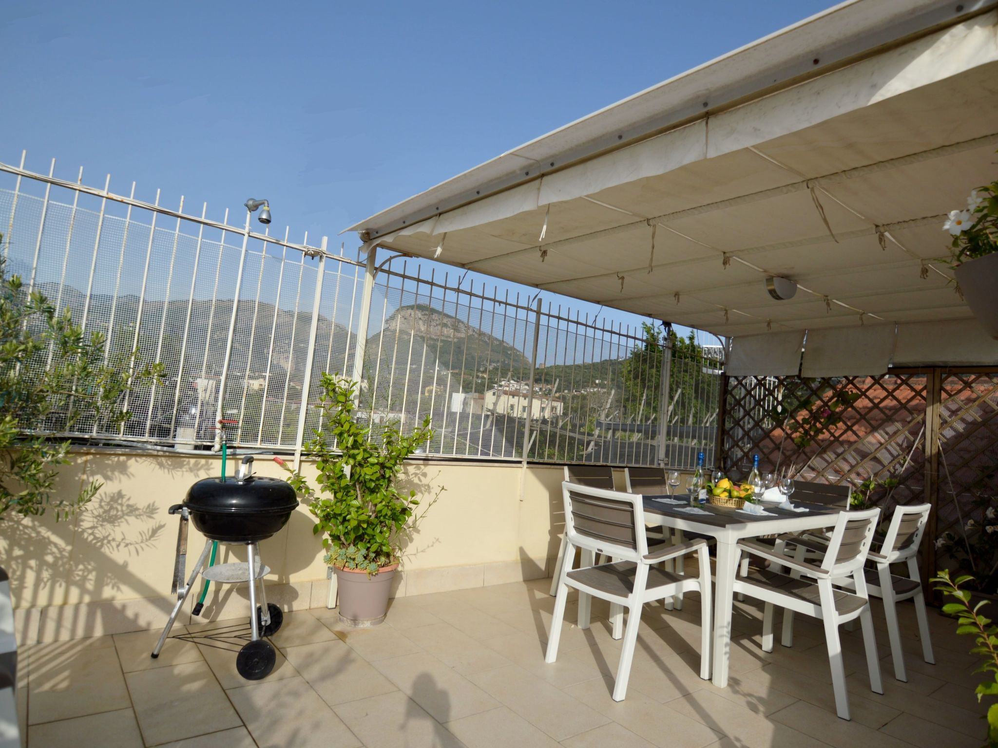 Familienwohnung mit Privatparkplatz-Drinnen